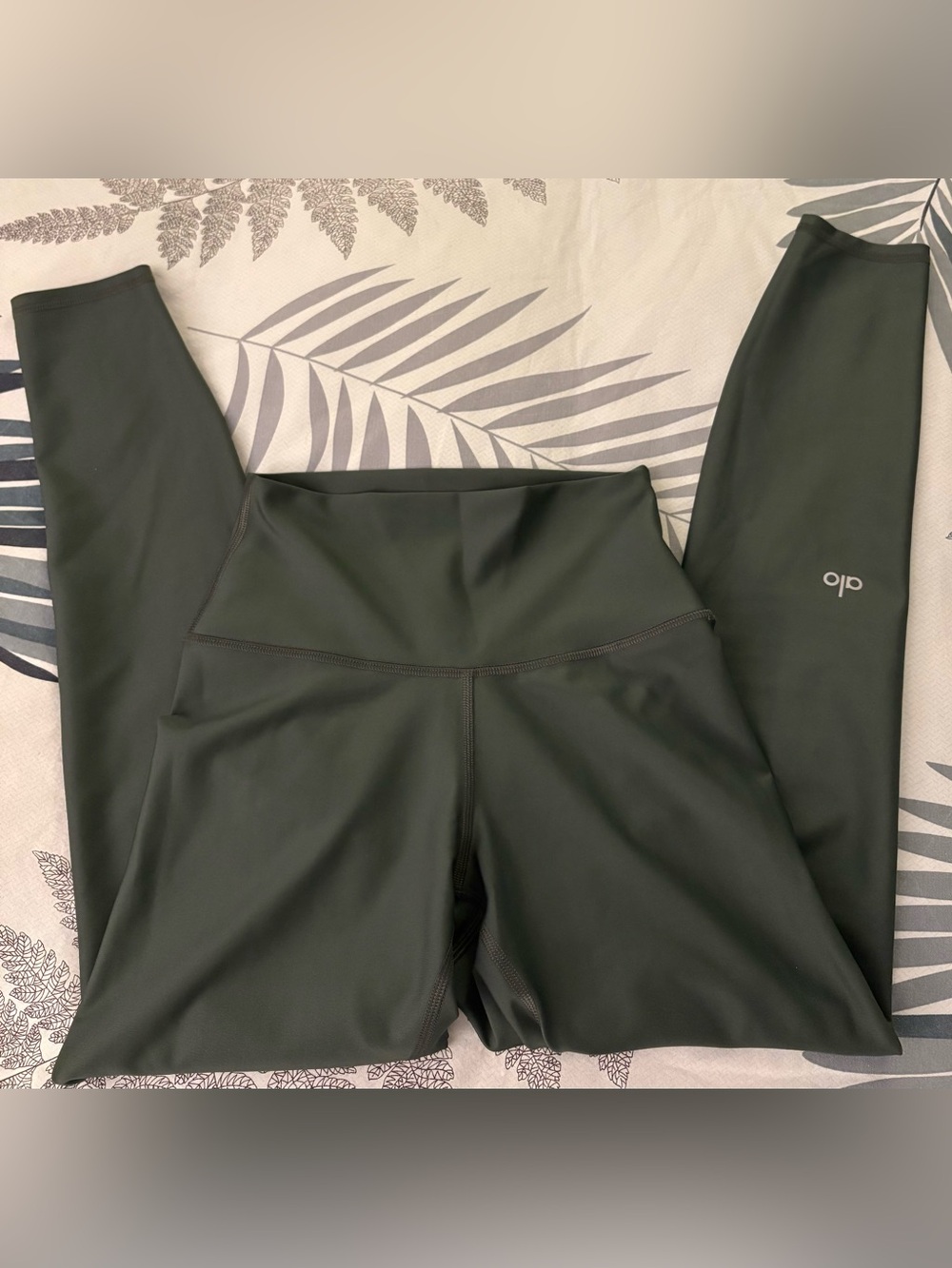 ALO Yoga High-Rise Leggings in Olive Green